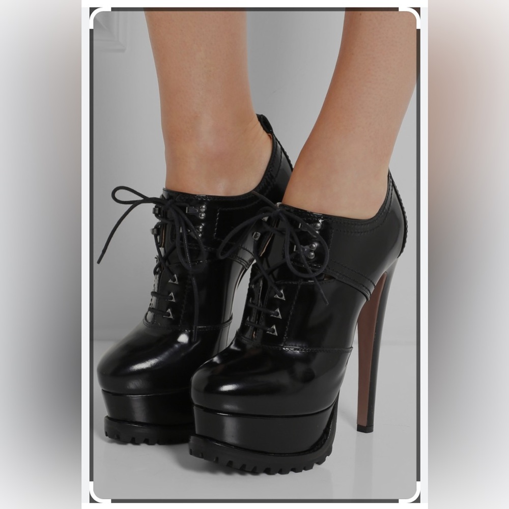 Lace-up patent leather ankle boots size 36.5